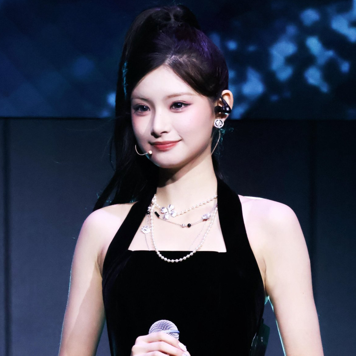 Behind-the-scenes cut of Yiren