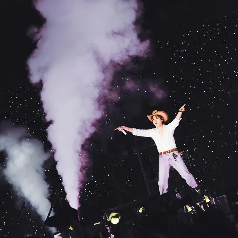 Foto aktivitas terbaru j-hope (BTS)