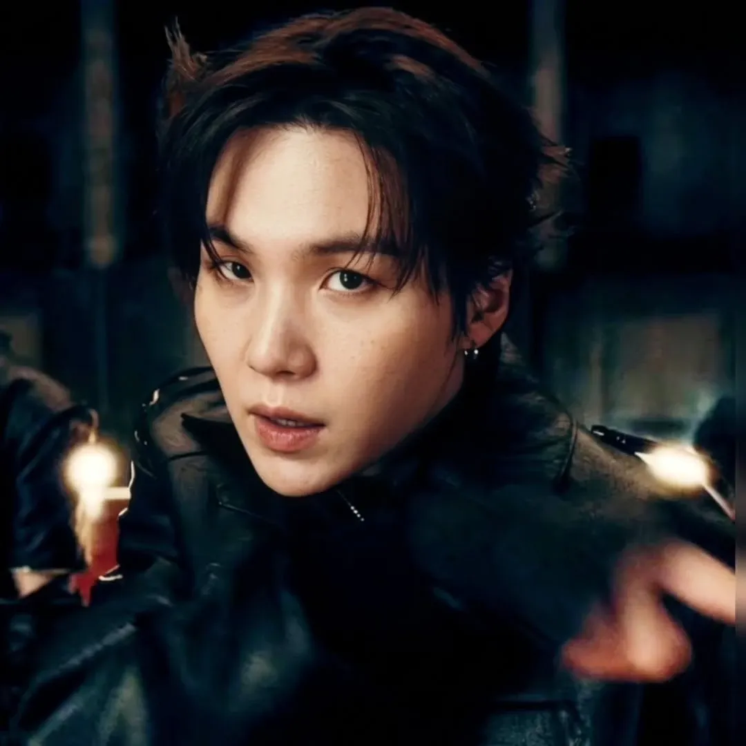 Foto aktivitas terbaru SUGA (BTS)