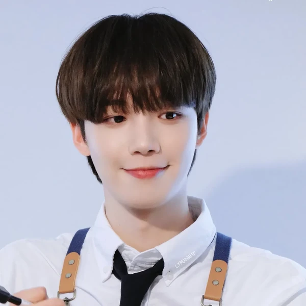 Signature photo of Lim Youngmin capturing their charm