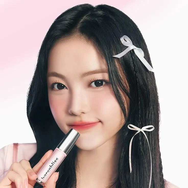 A moment captured by Ian (Hearts2Hearts)'s fan