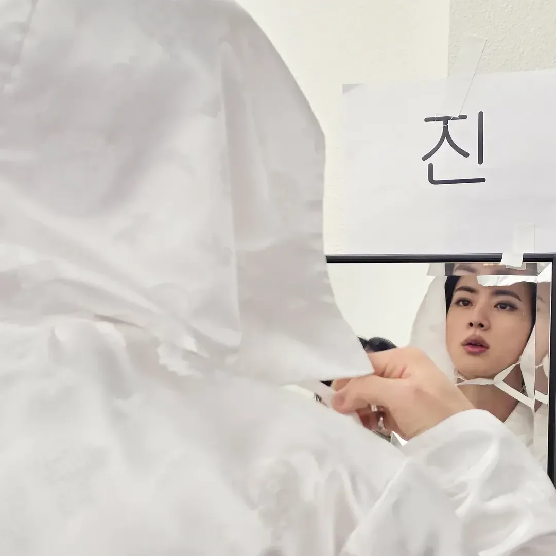 진 (방탄소년단) 최근 활동샷