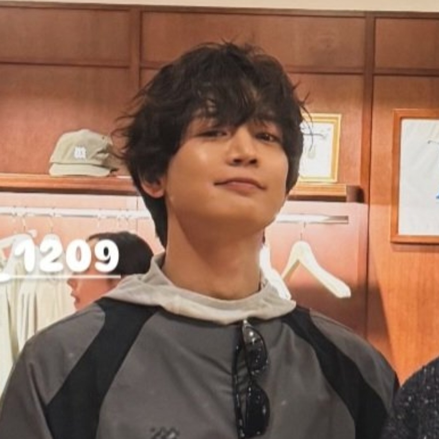 Behind-the-scenes cut of Minho (SHINee)