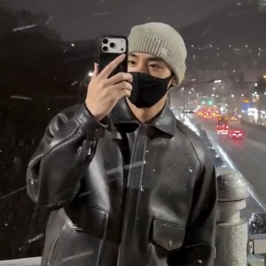 A moment captured by V (BTS)'s fan