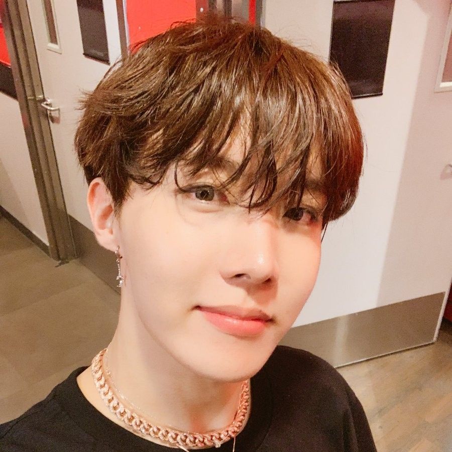 J-hope (防彈少年團)的幕後花絮