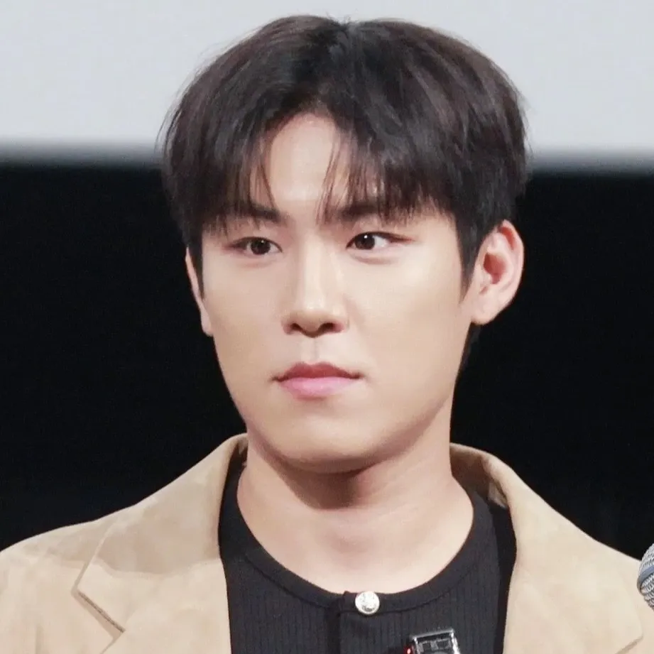 Behind-the-scenes cut of Park Woojin (AB6IX)