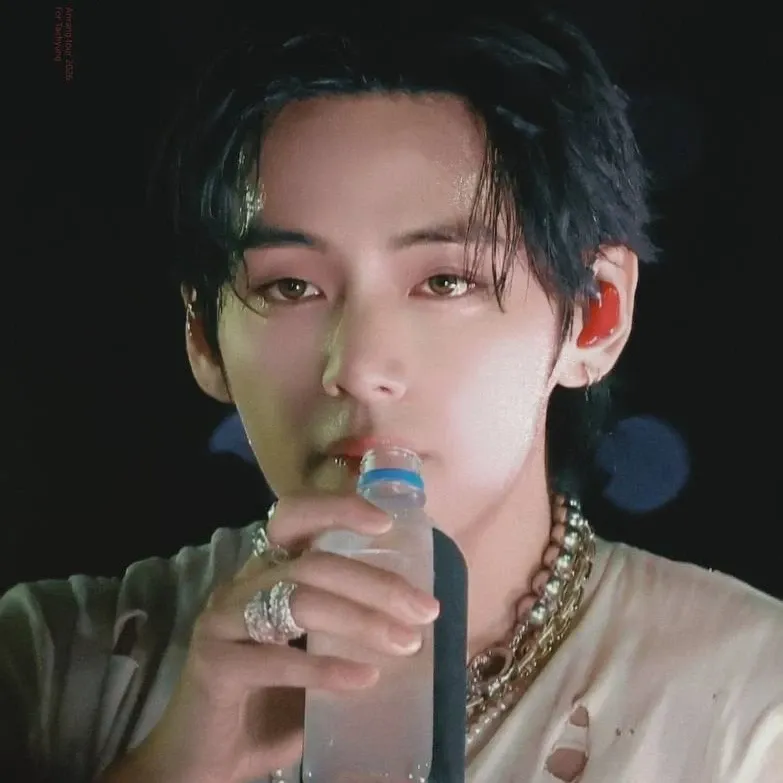 Latest photo of V (BTS)