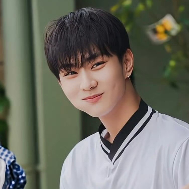 Latest photo of Jungwon (ENHYPEN)