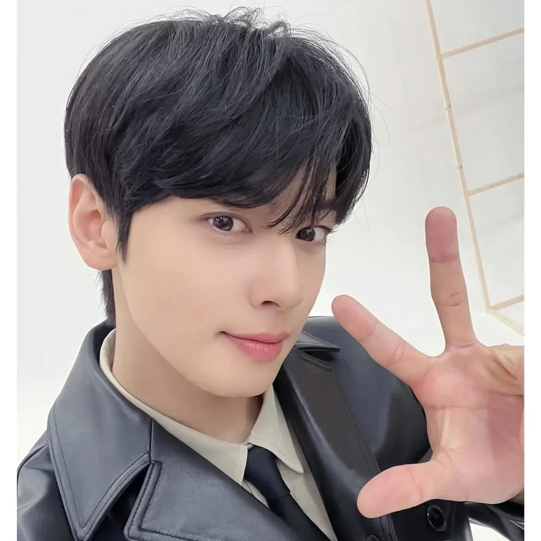 Recent activity shot of Eunwoo (ASTRO)