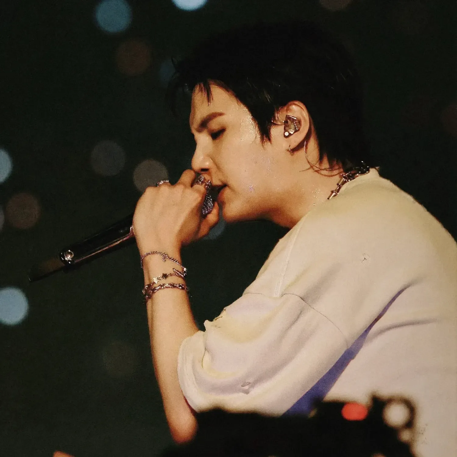 Foto aktivitas terbaru SUGA (BTS)