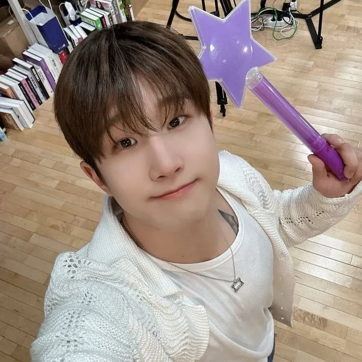 A moment captured by Jinjin (ASTRO)'s fan