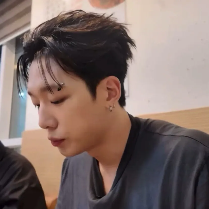 Recent activity shot of BOBBY (iKON)
