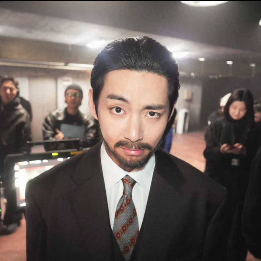 Behind-the-scenes cut of V (BTS)