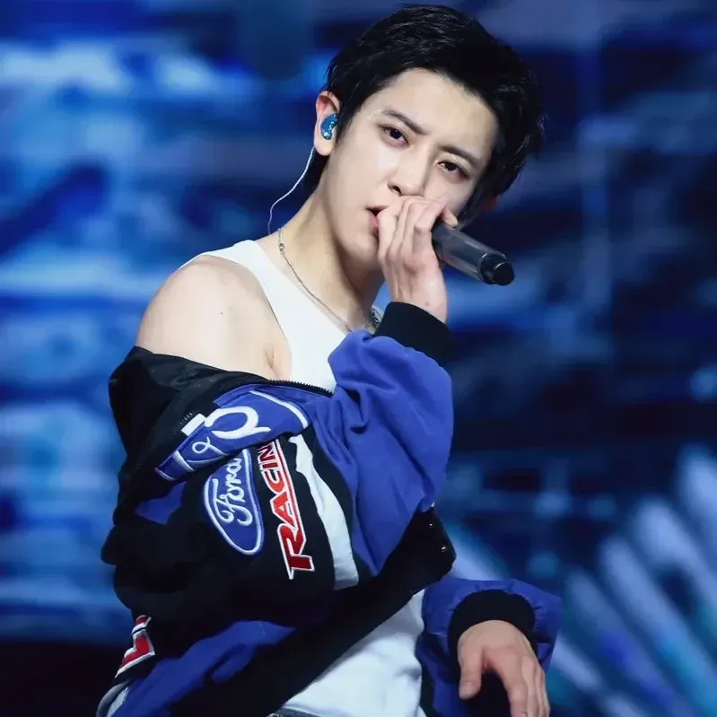 Recent activity shot of Chanyeol (EXO)