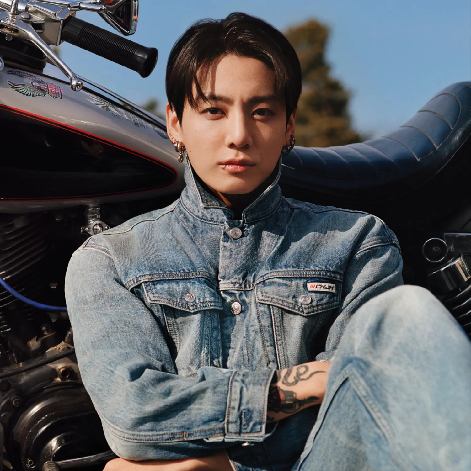 Behind-the-scenes cut of BTS