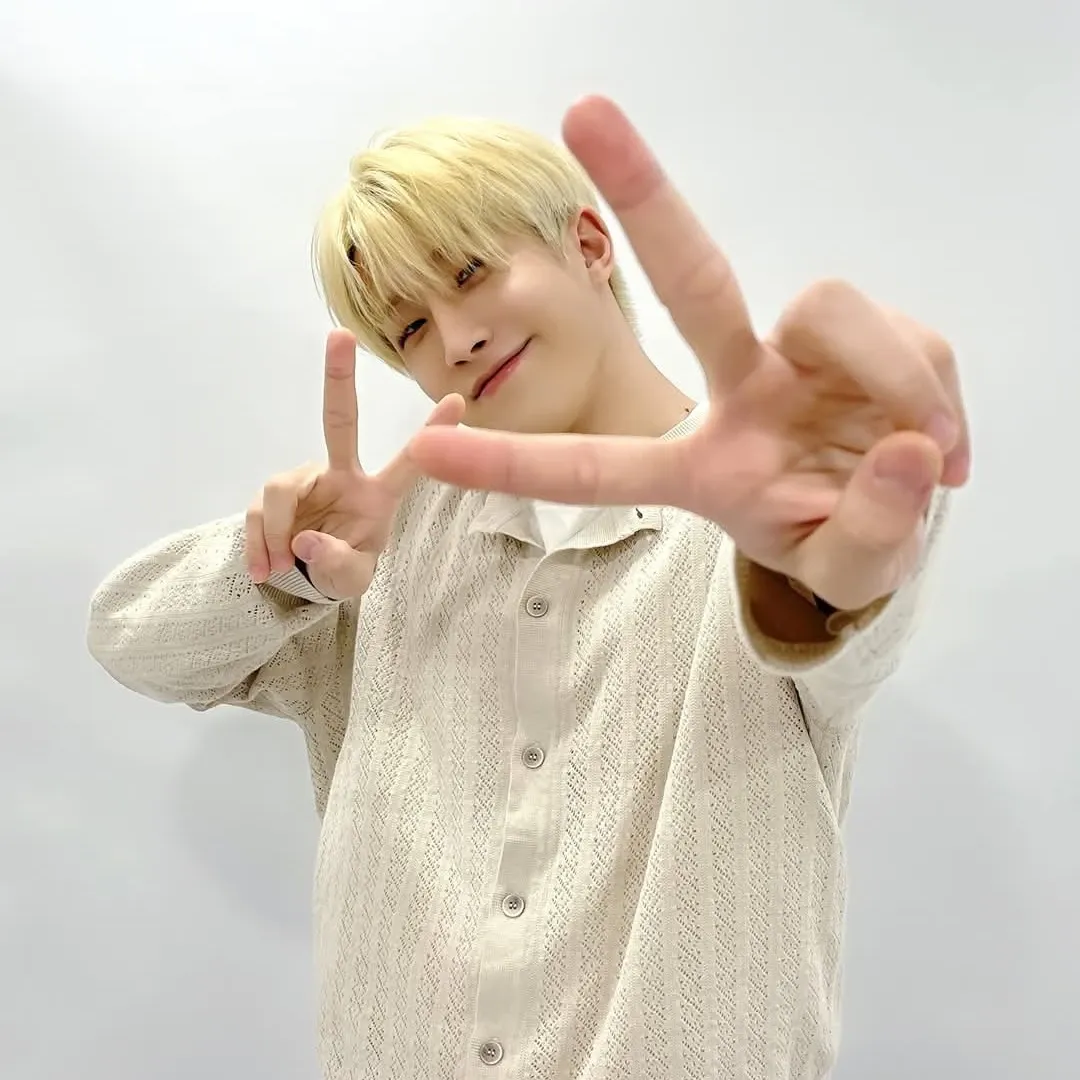 Behind-the-scenes cut of Jinjin (ASTRO)