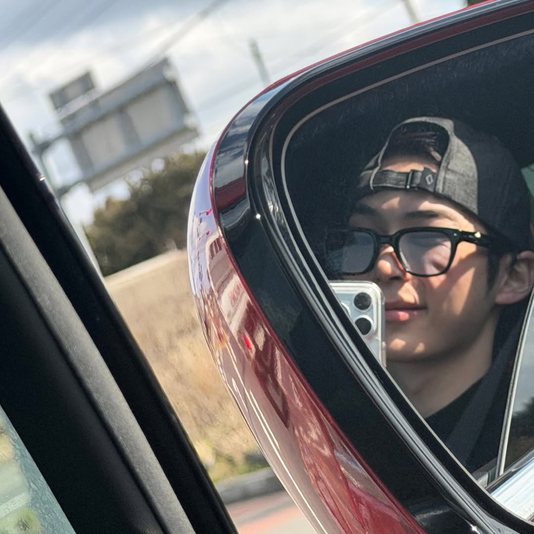 Foto terbaru Sung Hanbin (ZEROBASEONE)