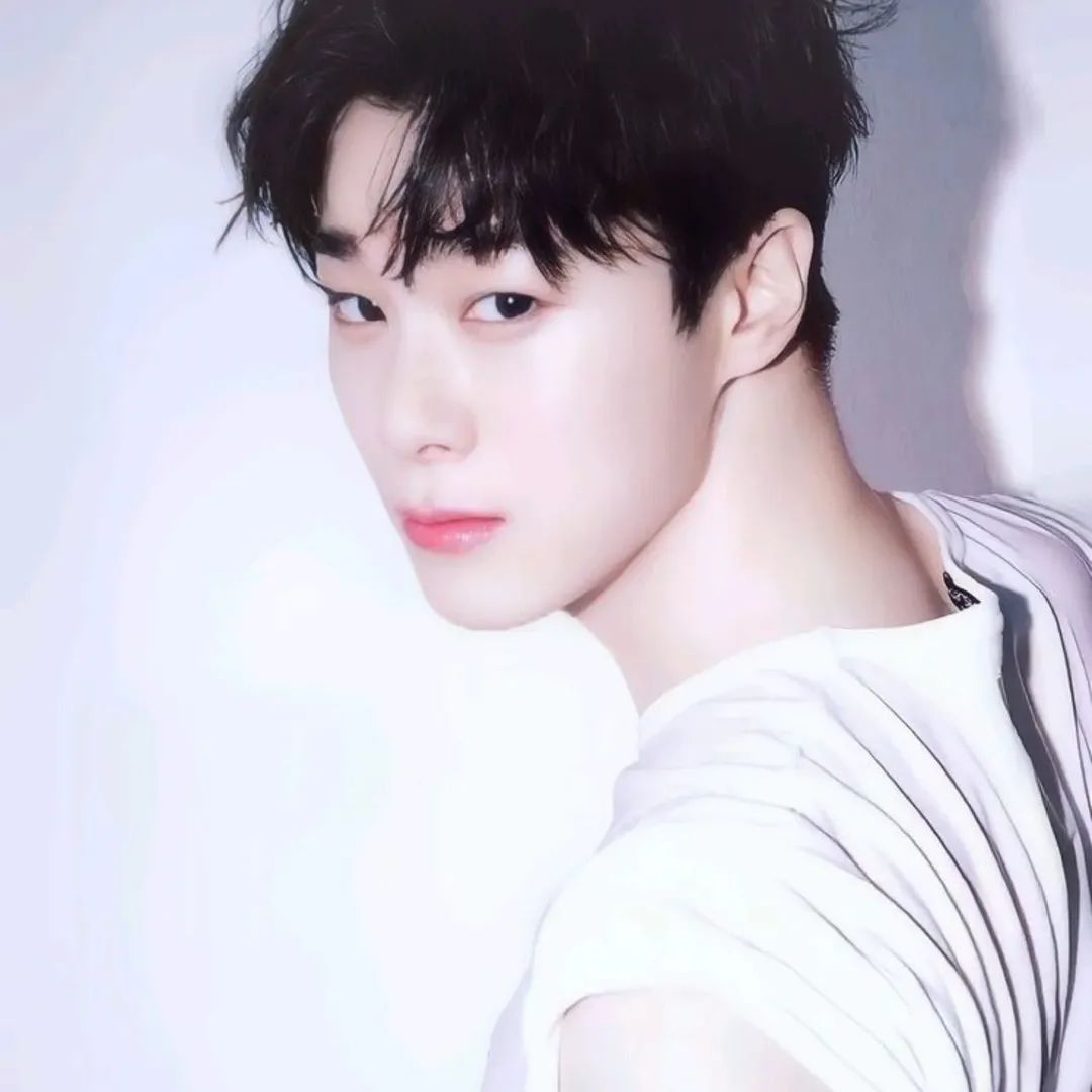 A moment captured by Moonbin (ASTRO)'s fan