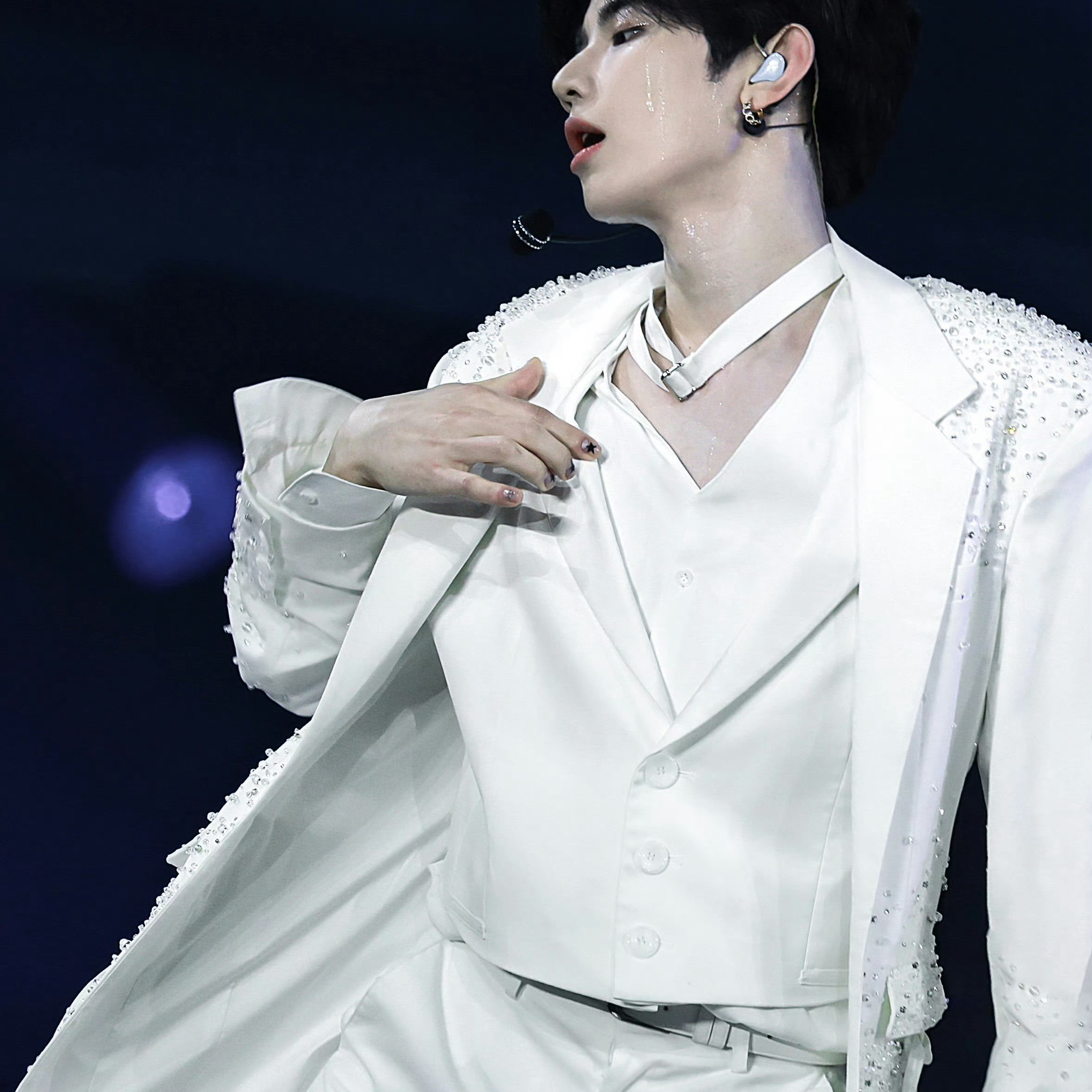 A moment captured by Zhang Hao's fan