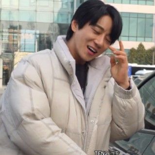 Recent activity shot of Hwang Chiyeol