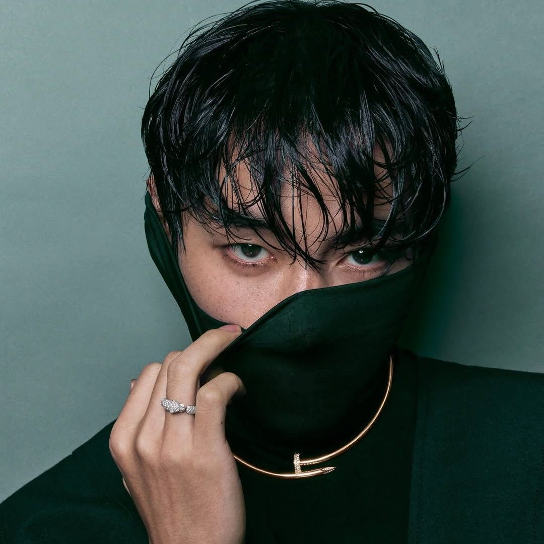 뷔 (방탄소년단)의 최신 사진