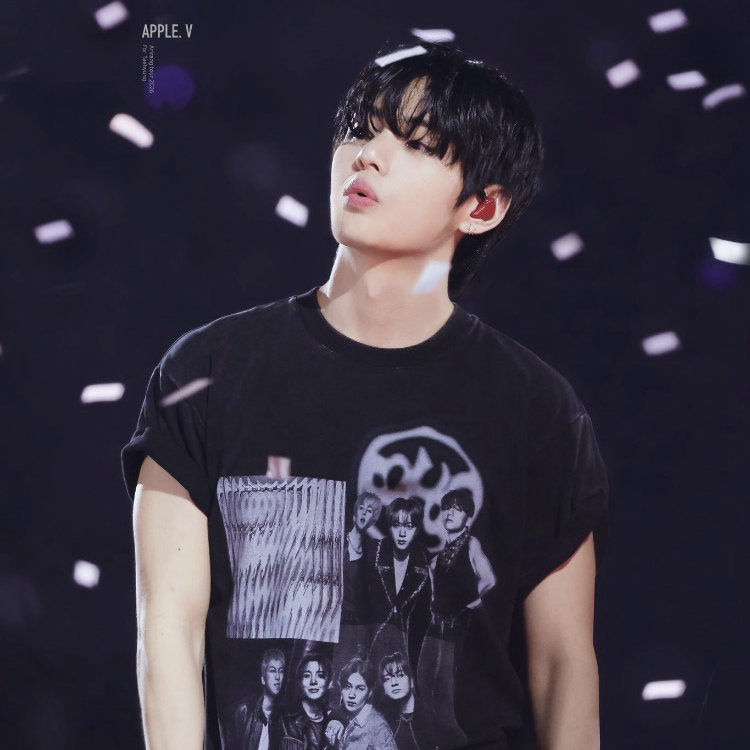 V (BTS)の最近の活動写真