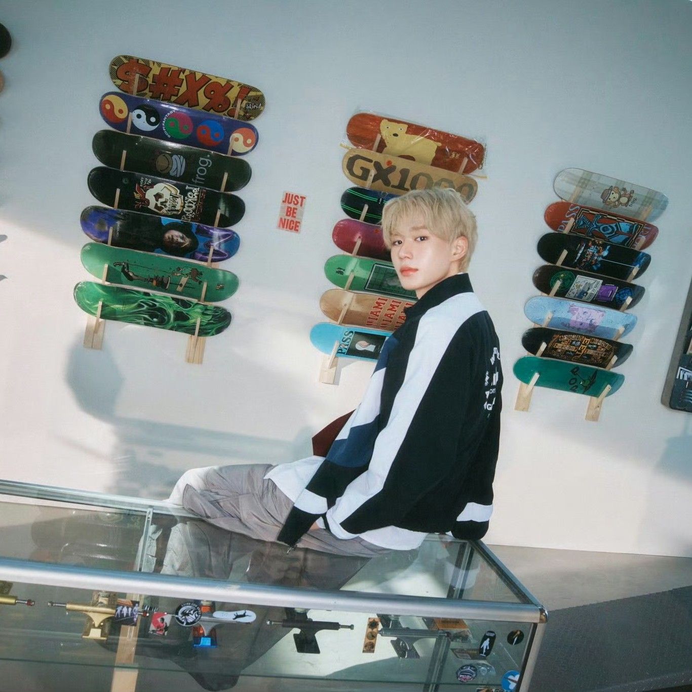 Behind-the-scenes cut of Kim Junseo (ALPHA DRIVE ONE)
