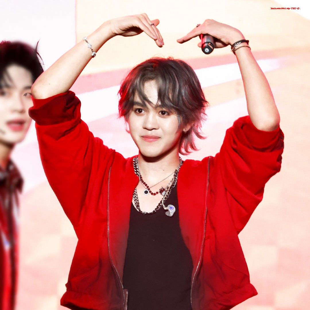 Behind-the-scenes cut of THI-O (NexT1DE)