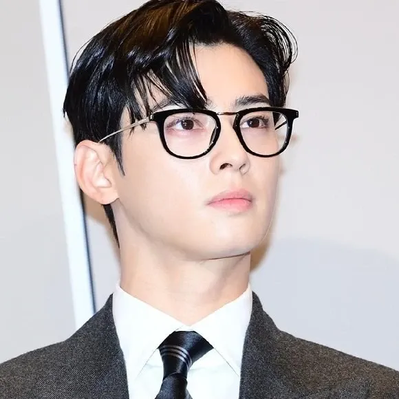Recent activity shot of Eunwoo (ASTRO)