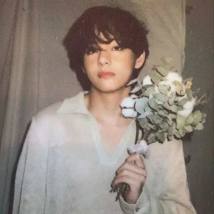 뷔 (방탄소년단)의 최신 사진