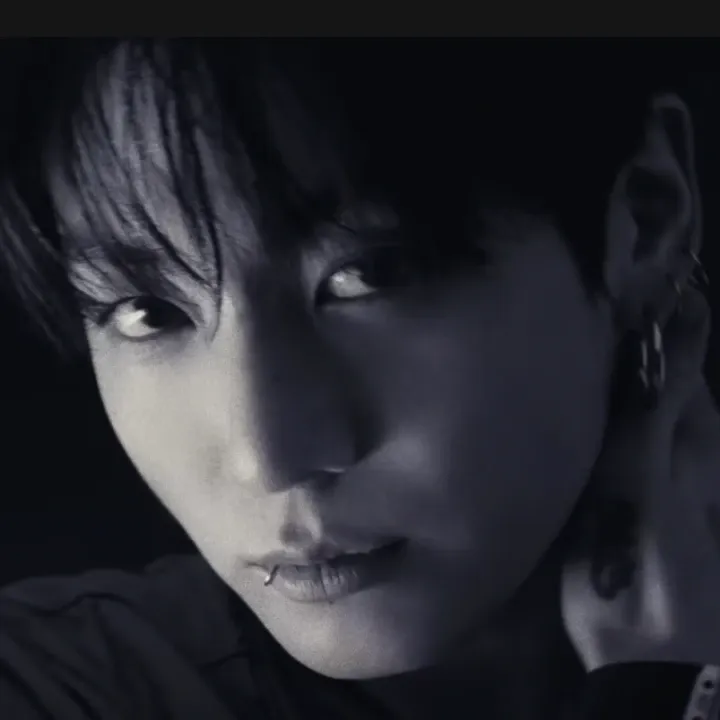 Foto aktivitas terbaru Jungkook (BTS)