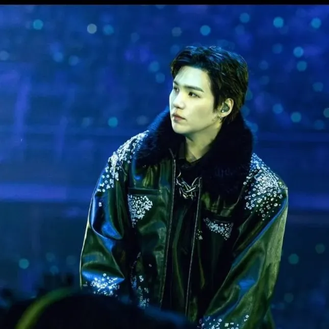 SUGA (防彈少年團)的最新照片