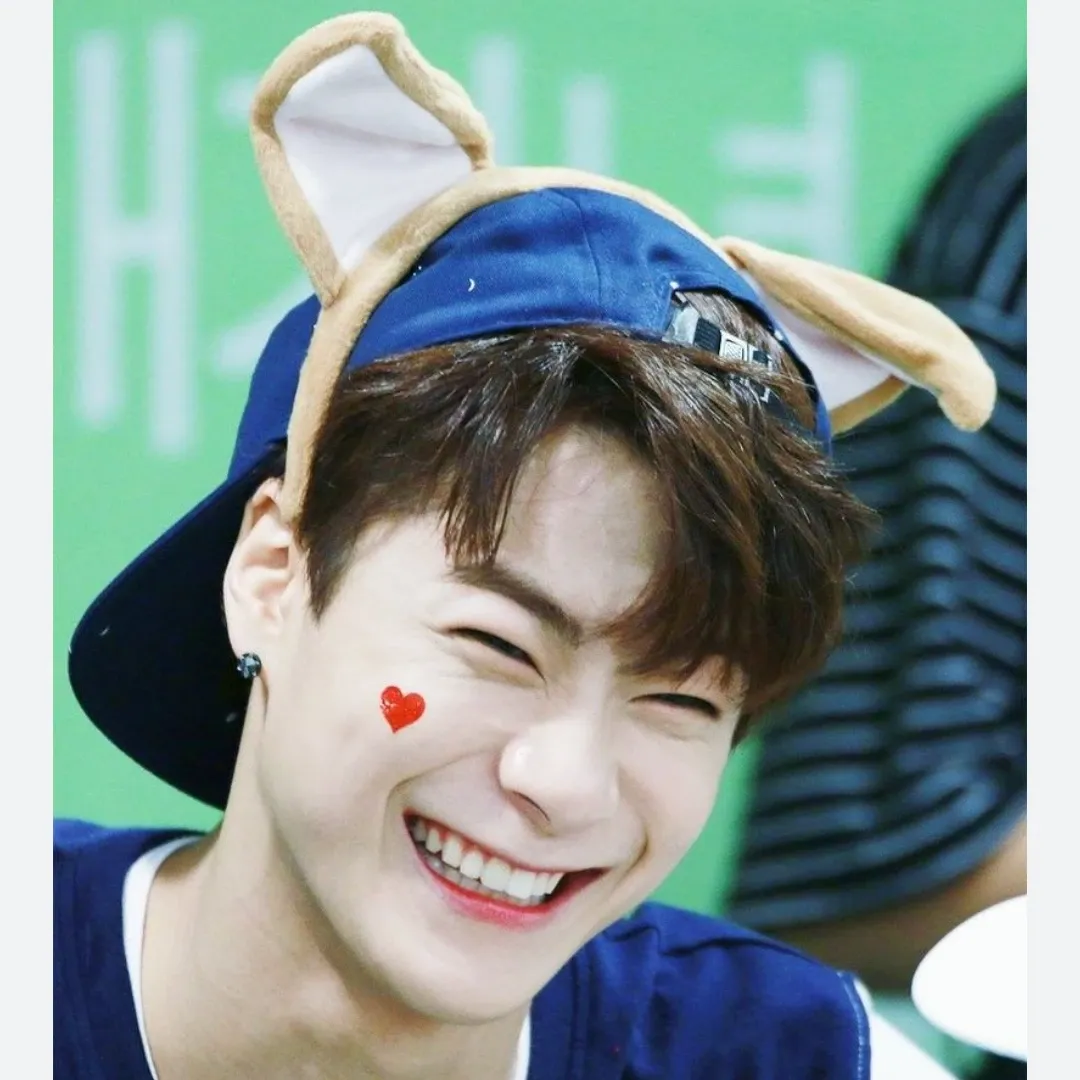 A moment captured by Moonbin (ASTRO)'s fan