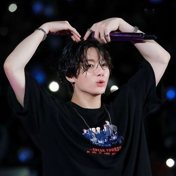 Foto aktivitas terbaru Jungkook (BTS)
