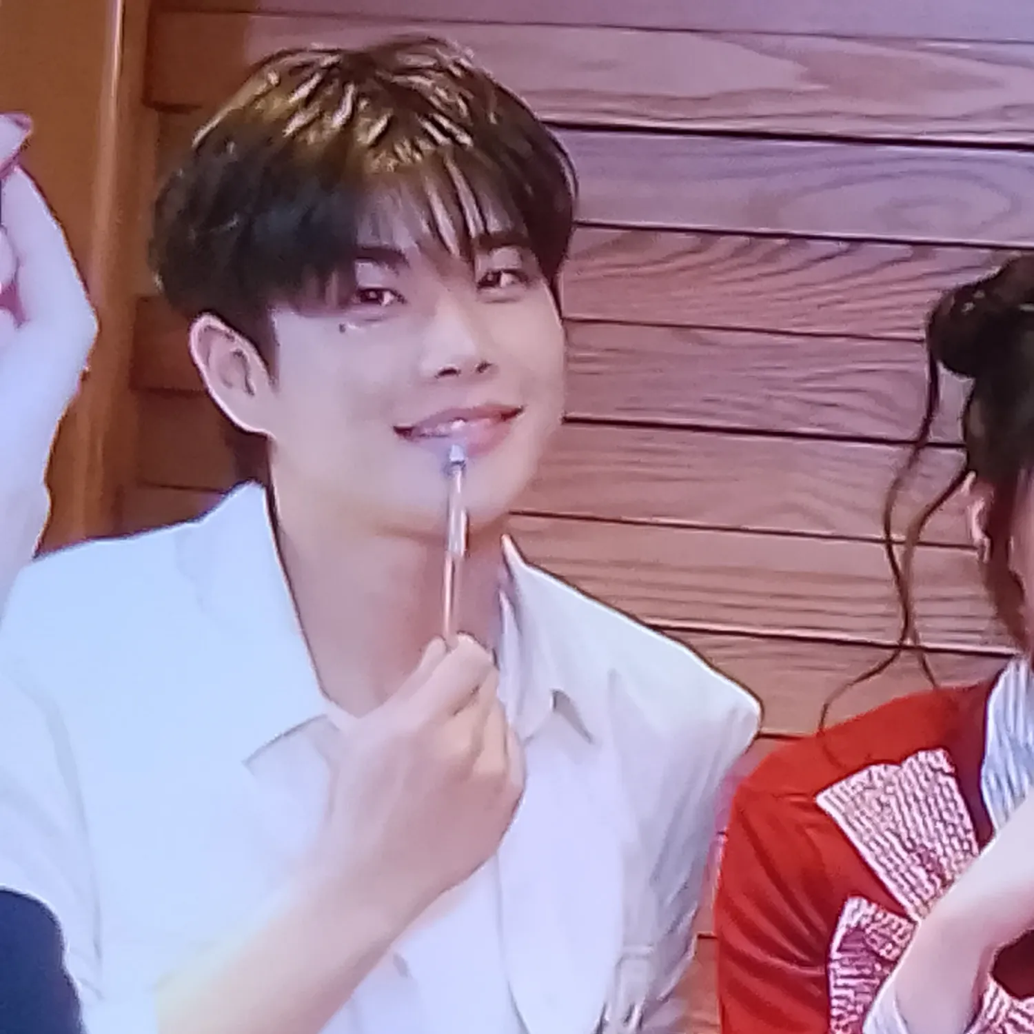 A moment captured by MJ (ASTRO)'s fan