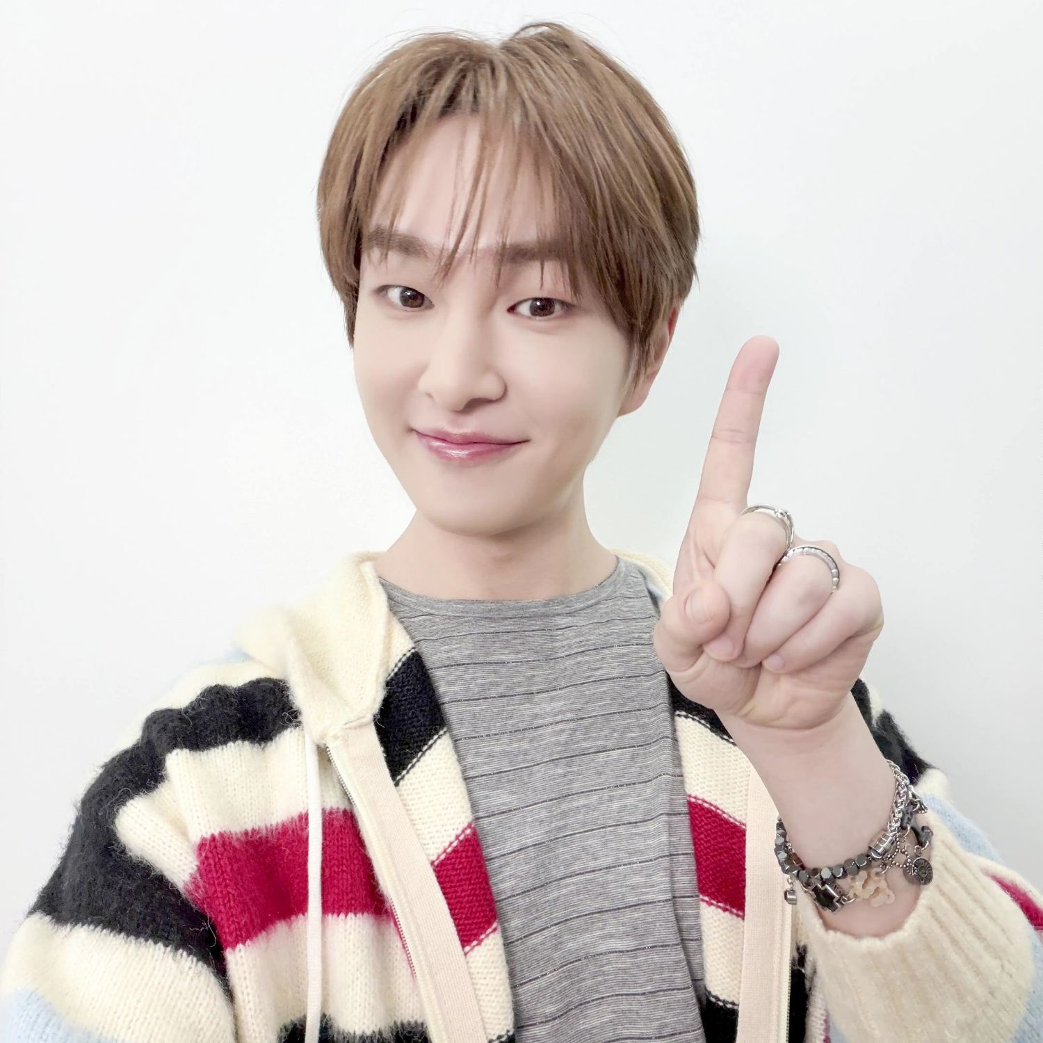 A moment captured by Onew (SHINee)'s fan