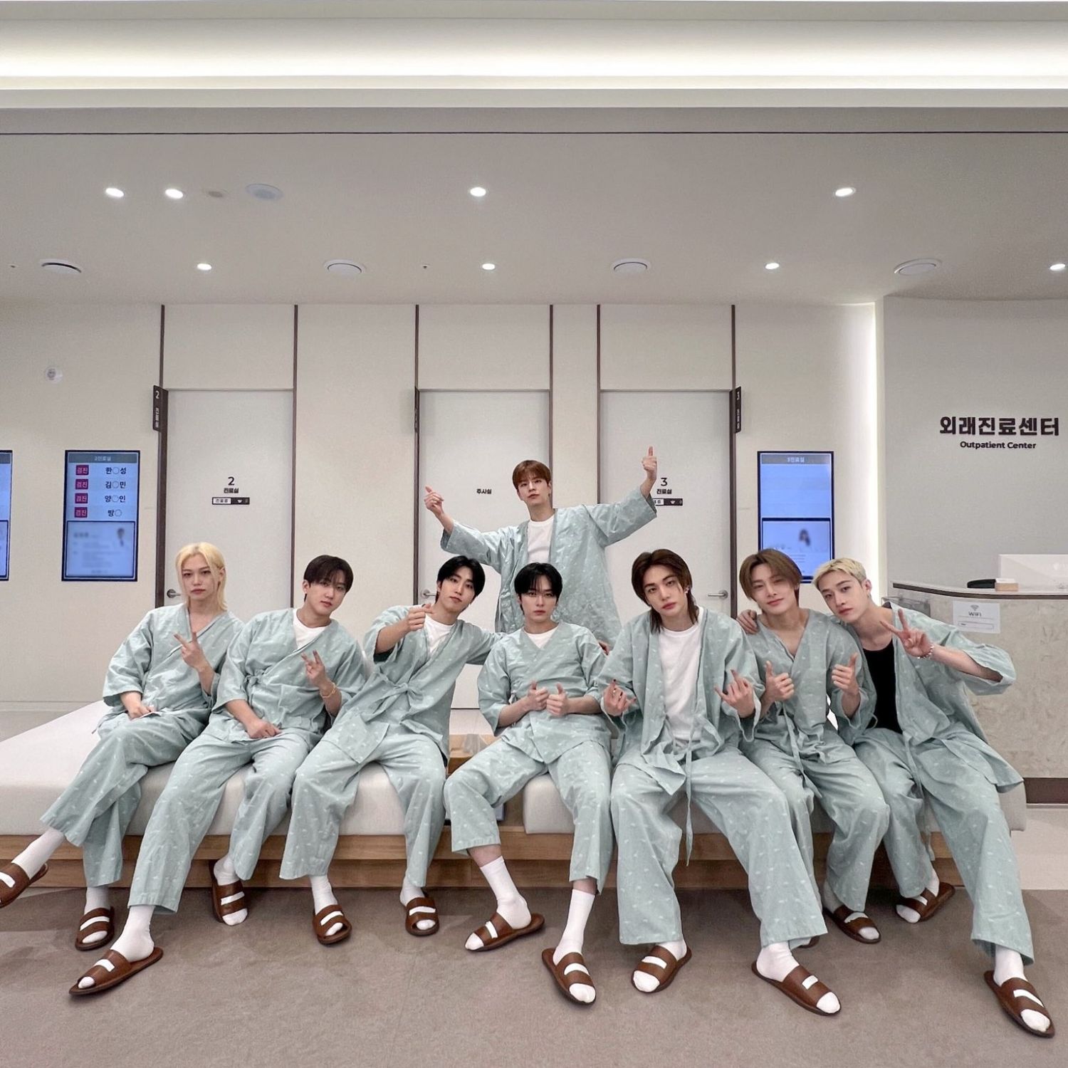 Behind-the-scenes cut of Stray Kids