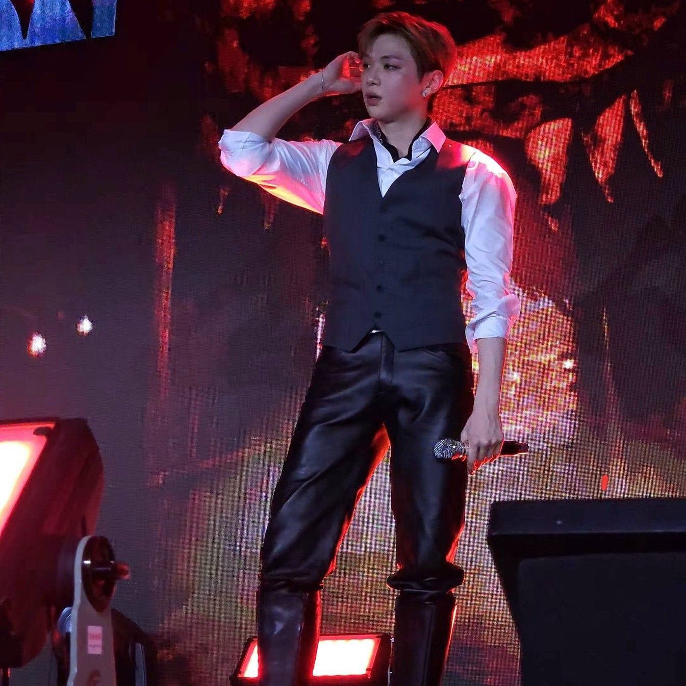 강다니엘 최근 활동샷