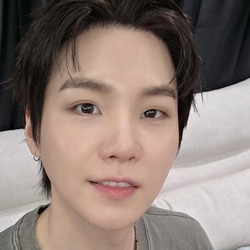 Foto terbaru SUGA (BTS)
