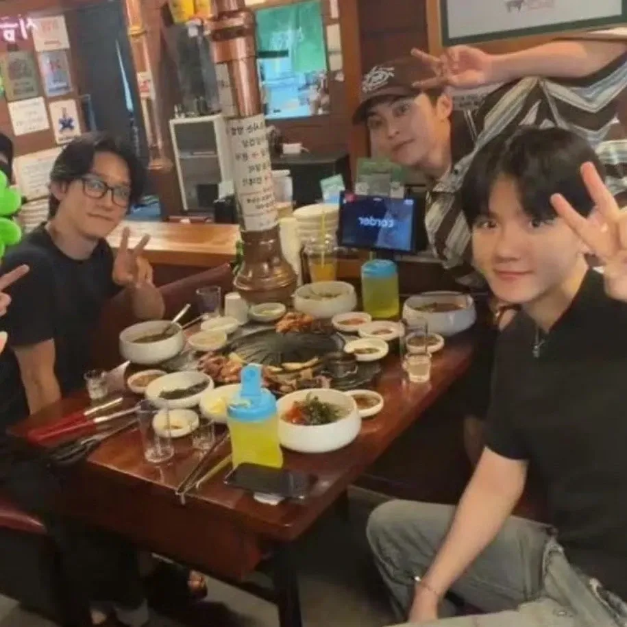 Behind-the-scenes cut of EXO