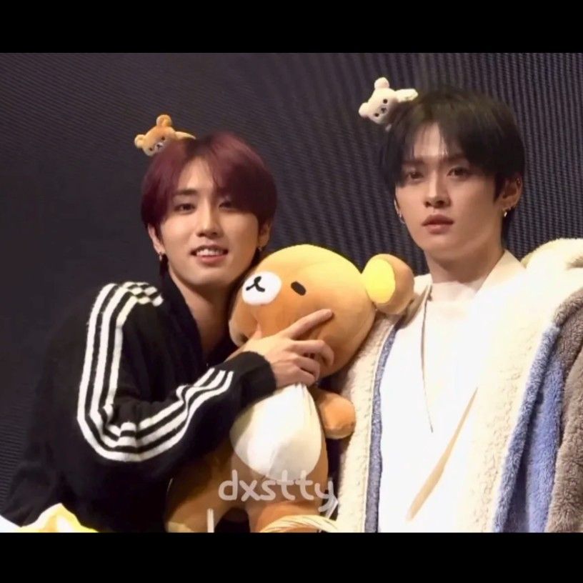 Behind-the-scenes cut of Stray Kids