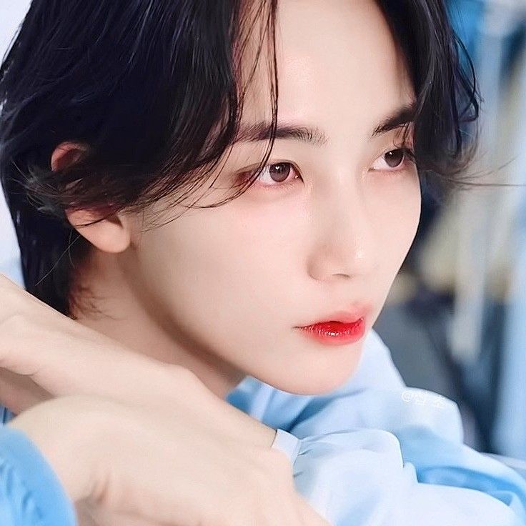 Momen yang diabadikan oleh penggemar Jeonghan (SEVENTEEN)
