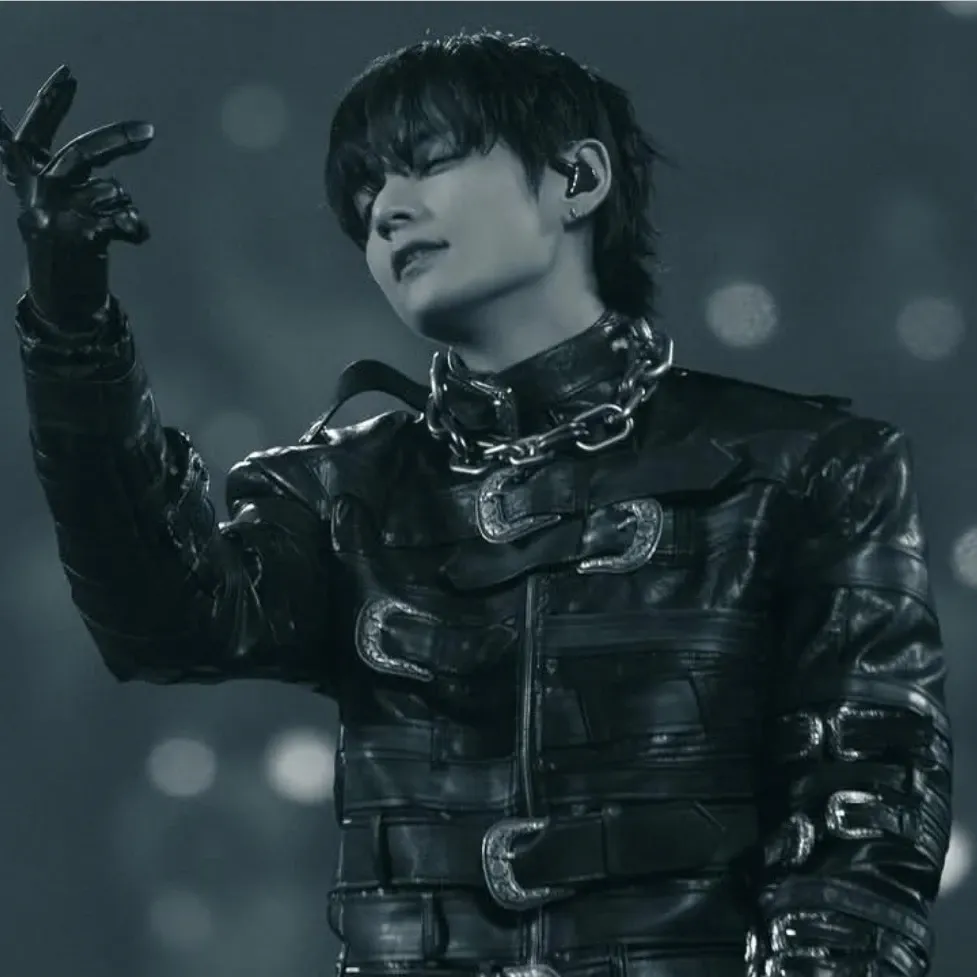 뷔 (방탄소년단)의 최신 사진