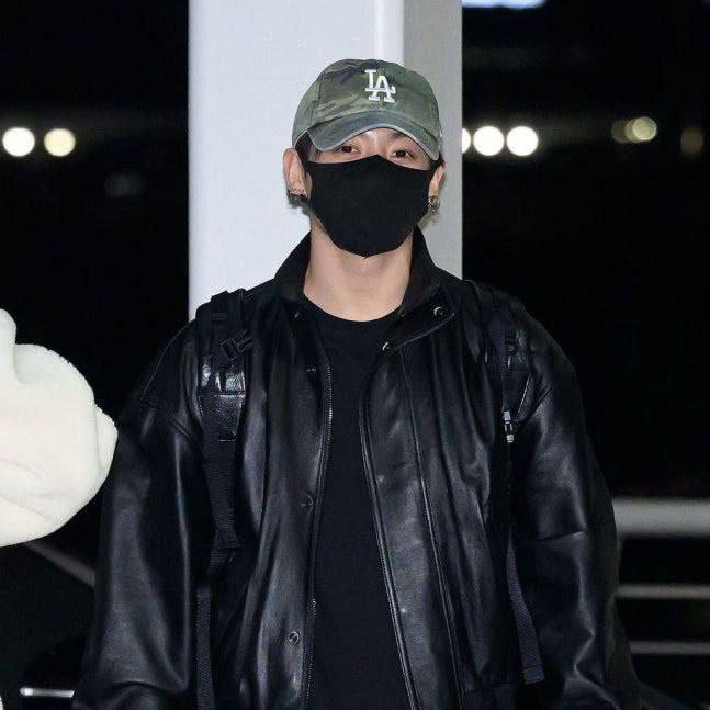 Foto aktivitas terbaru Jungkook (BTS)