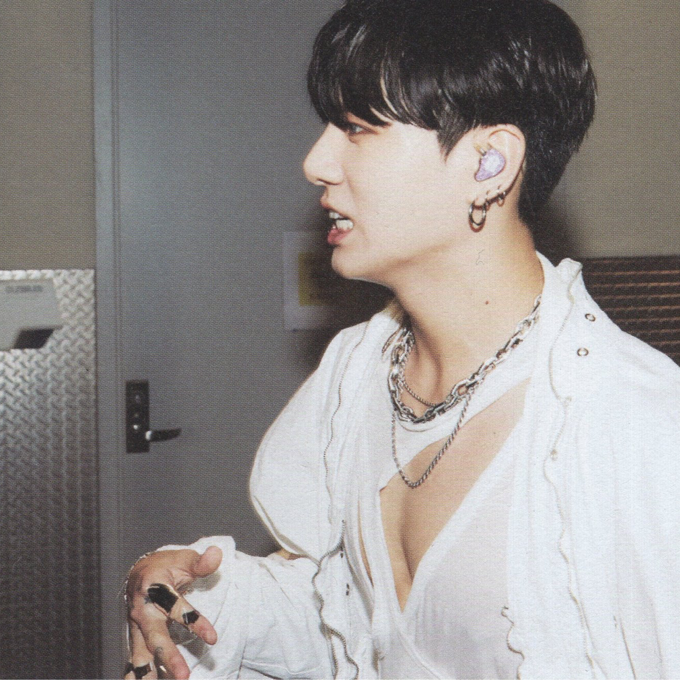 Behind-the-scenes cut of BTS