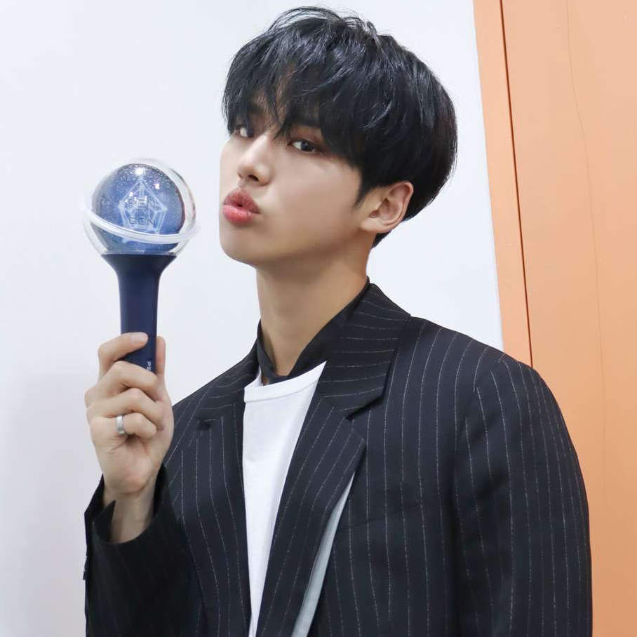 홍석 (펜타곤) 최근 활동샷