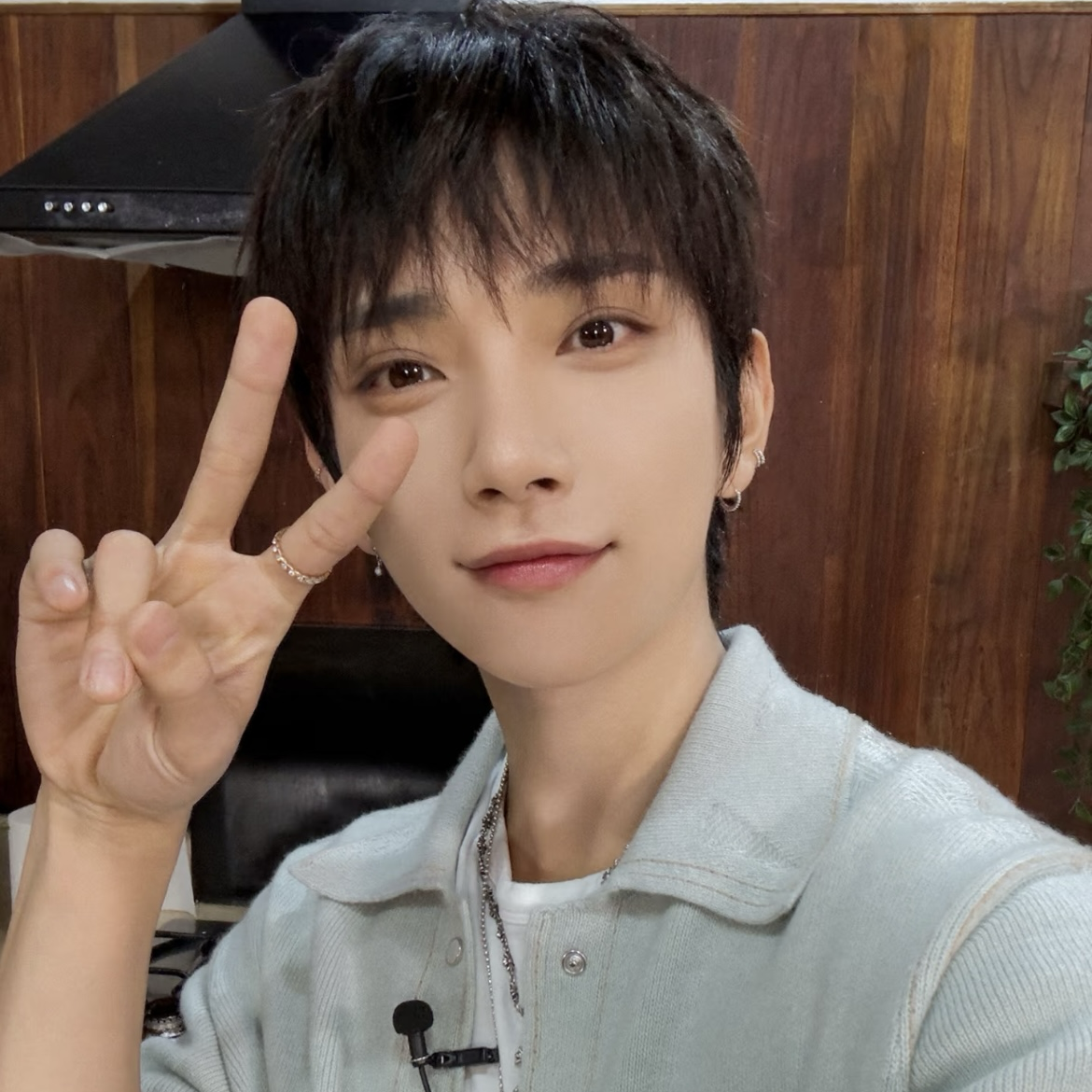 Behind-the-scenes cut of Joshua (SEVENTEEN)