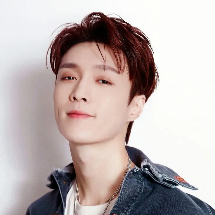 Latest photo of Lay (EXO)