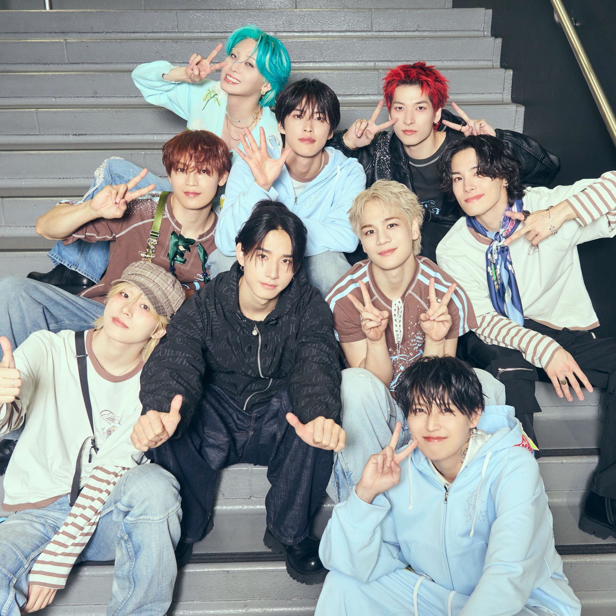 Behind-the-scenes cut of JO1