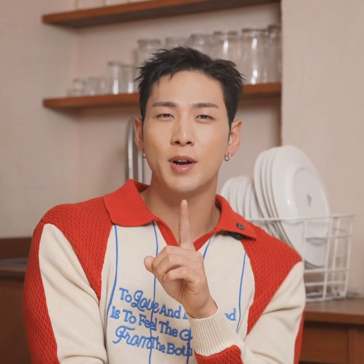 Behind-the-scenes cut of Baekho